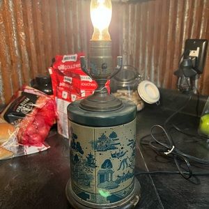 Antique Blue willow lamp